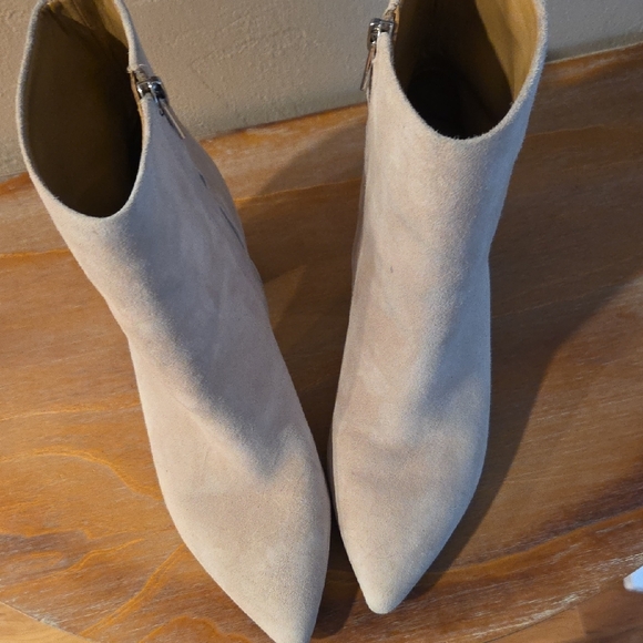 Calvin Klein Suede Ankle Booties Beige Pointed Toe Block Heel Zip Chic Sz 9 - Picture 9 of 11